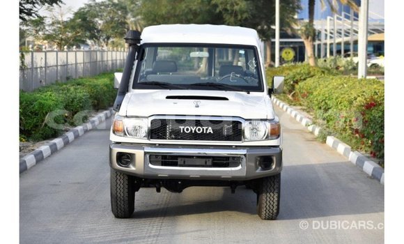 Buy Import Toyota Land Cruiser White Car in Import - Dubai in Barh el Gazel Buy Import Toyota Land Cruiser White Car in Import - Dubai in Barh el Gazel