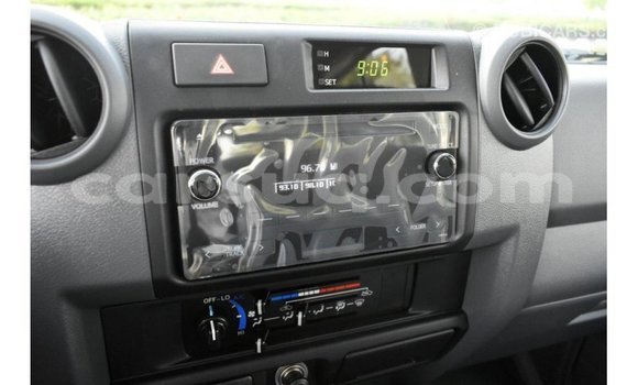 Buy Import Toyota Land Cruiser White Car in Import - Dubai in Barh el Gazel Buy Import Toyota Land Cruiser White Car in Import - Dubai in Barh el Gazel