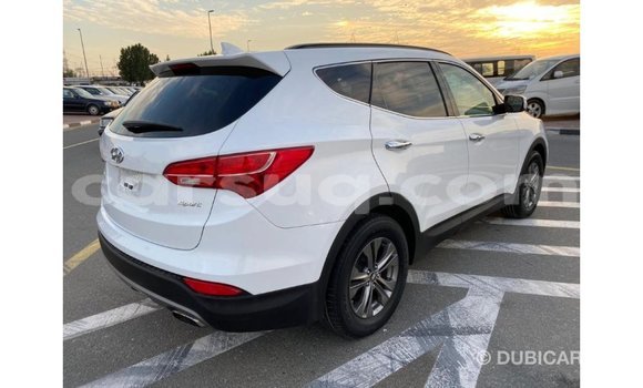 Acheter Import Voiture Hyundai Santa Fe Blanc à Import - Dubai, Barh el Gazel Acheter Import Voiture Hyundai Santa Fe Blanc à Import - Dubai, Barh el Gazel