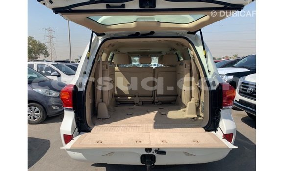 Acheter Import Voiture Toyota Land Cruiser Blanc à Import - Dubai, Barh el Gazel Acheter Import Voiture Toyota Land Cruiser Blanc à Import - Dubai, Barh el Gazel