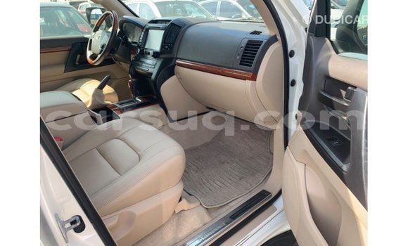 Acheter Import Voiture Toyota Land Cruiser Blanc à Import - Dubai, Barh el Gazel Acheter Import Voiture Toyota Land Cruiser Blanc à Import - Dubai, Barh el Gazel
