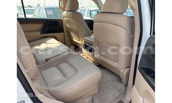 Acheter Import Voiture Toyota Land Cruiser Blanc à Import - Dubai, Barh el Gazel Acheter Import Voiture Toyota Land Cruiser Blanc à Import - Dubai, Barh el Gazel