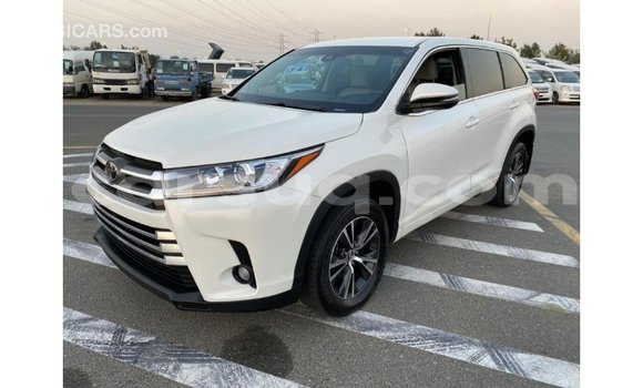 Acheter Import Voiture Toyota Highlander Blanc à Import - Dubai, Barh el Gazel Acheter Import Voiture Toyota Highlander Blanc à Import - Dubai, Barh el Gazel
