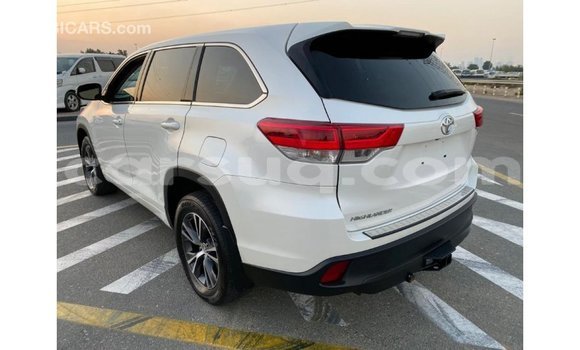 Acheter Import Voiture Toyota Highlander Blanc à Import - Dubai, Barh el Gazel Acheter Import Voiture Toyota Highlander Blanc à Import - Dubai, Barh el Gazel