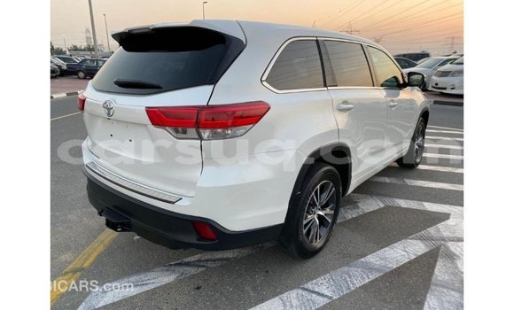 Acheter Import Voiture Toyota Highlander Blanc à Import - Dubai, Barh el Gazel Acheter Import Voiture Toyota Highlander Blanc à Import - Dubai, Barh el Gazel