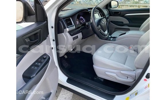 Acheter Import Voiture Toyota Highlander Blanc à Import - Dubai, Barh el Gazel Acheter Import Voiture Toyota Highlander Blanc à Import - Dubai, Barh el Gazel