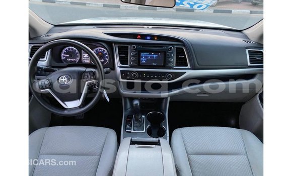 Acheter Import Voiture Toyota Highlander Blanc à Import - Dubai, Barh el Gazel Acheter Import Voiture Toyota Highlander Blanc à Import - Dubai, Barh el Gazel
