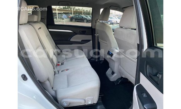 Acheter Import Voiture Toyota Highlander Blanc à Import - Dubai, Barh el Gazel Acheter Import Voiture Toyota Highlander Blanc à Import - Dubai, Barh el Gazel