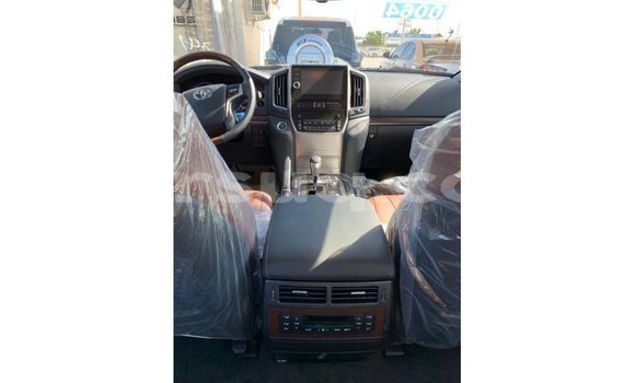 Buy Import Toyota Land Cruiser White Car in Import - Dubai in Barh el Gazel Buy Import Toyota Land Cruiser White Car in Import - Dubai in Barh el Gazel