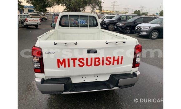 Acheter Import Voiture Mitsubishi L200 Blanc à Import - Dubai, Barh el Gazel Acheter Import Voiture Mitsubishi L200 Blanc à Import - Dubai, Barh el Gazel