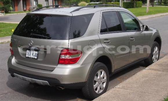 Acheter Occasion Voiture Mercedes‒Benz ML-Class Beige à N'Djamena au Tchad Acheter Occasion Voiture Mercedes‒Benz ML-Class Beige à N'Djamena au Tchad