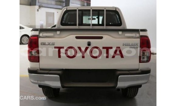 Acheter Import Voiture Toyota Hilux Blanc à Import - Dubai, Barh el Gazel Acheter Import Voiture Toyota Hilux Blanc à Import - Dubai, Barh el Gazel