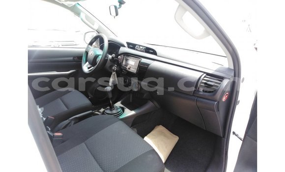 Acheter Import Voiture Toyota Hilux Blanc à Import - Dubai, Barh el Gazel Acheter Import Voiture Toyota Hilux Blanc à Import - Dubai, Barh el Gazel