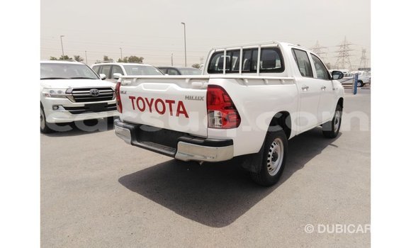 Acheter Import Voiture Toyota Hilux Blanc à Import - Dubai, Barh el Gazel Acheter Import Voiture Toyota Hilux Blanc à Import - Dubai, Barh el Gazel