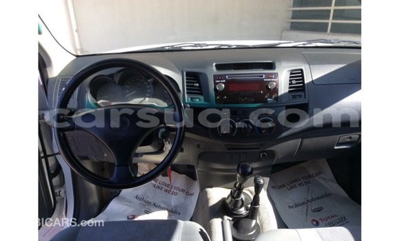 Buy Import Toyota Hilux White Car in Import - Dubai in Barh el Gazel Buy Import Toyota Hilux White Car in Import - Dubai in Barh el Gazel