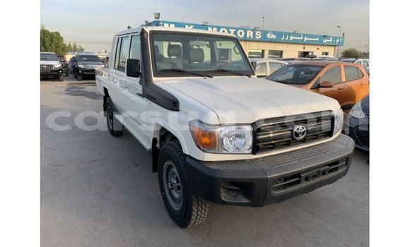 Acheter Import Voiture Toyota Land Cruiser Blanc à Import - Dubai, Barh el Gazel Acheter Import Voiture Toyota Land Cruiser Blanc à Import - Dubai, Barh el Gazel