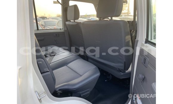 Acheter Import Voiture Toyota Land Cruiser Blanc à Import - Dubai, Barh el Gazel Acheter Import Voiture Toyota Land Cruiser Blanc à Import - Dubai, Barh el Gazel