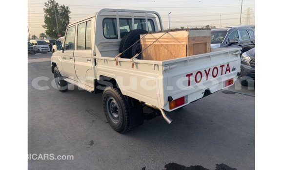 Acheter Import Voiture Toyota Land Cruiser Blanc à Import - Dubai, Barh el Gazel Acheter Import Voiture Toyota Land Cruiser Blanc à Import - Dubai, Barh el Gazel