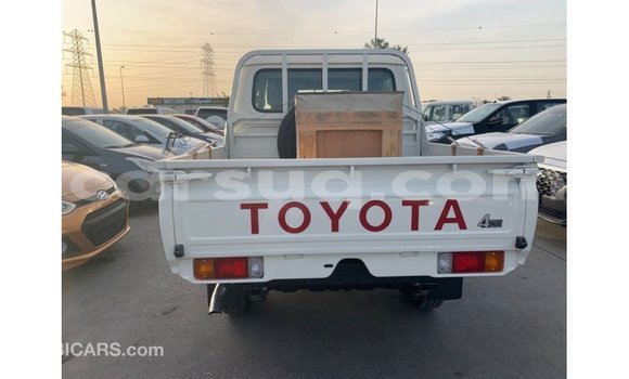 Acheter Import Voiture Toyota Land Cruiser Blanc à Import - Dubai, Barh el Gazel Acheter Import Voiture Toyota Land Cruiser Blanc à Import - Dubai, Barh el Gazel