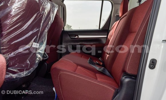 Acheter Import Voiture Toyota Hilux Blanc à Import - Dubai, Barh el Gazel Acheter Import Voiture Toyota Hilux Blanc à Import - Dubai, Barh el Gazel