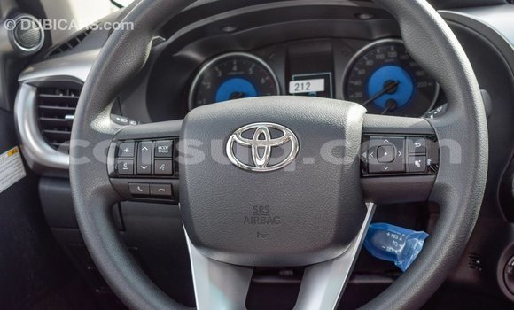Acheter Import Voiture Toyota Hilux Blanc à Import - Dubai, Barh el Gazel Acheter Import Voiture Toyota Hilux Blanc à Import - Dubai, Barh el Gazel