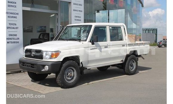 Acheter Import Voiture Toyota Land Cruiser Blanc à Import - Dubai, Barh el Gazel Acheter Import Voiture Toyota Land Cruiser Blanc à Import - Dubai, Barh el Gazel
