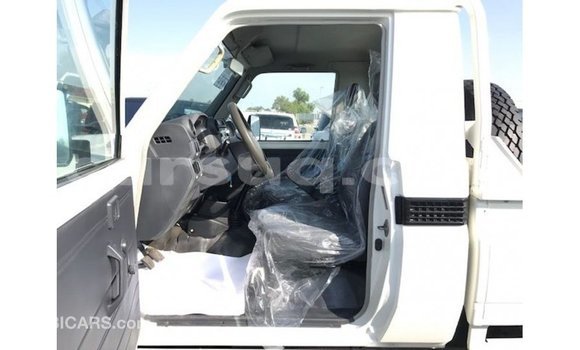 Acheter Import Voiture Toyota Land Cruiser Blanc à Import - Dubai, Barh el Gazel Acheter Import Voiture Toyota Land Cruiser Blanc à Import - Dubai, Barh el Gazel