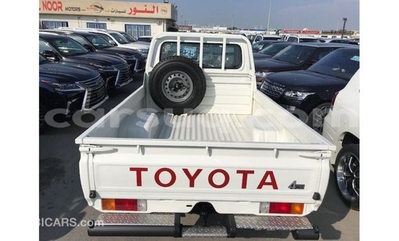 Acheter Import Voiture Toyota Land Cruiser Blanc à Import - Dubai, Barh el Gazel Acheter Import Voiture Toyota Land Cruiser Blanc à Import - Dubai, Barh el Gazel