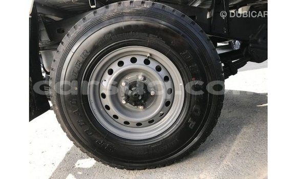 Acheter Import Voiture Toyota Land Cruiser Blanc à Import - Dubai, Barh el Gazel Acheter Import Voiture Toyota Land Cruiser Blanc à Import - Dubai, Barh el Gazel