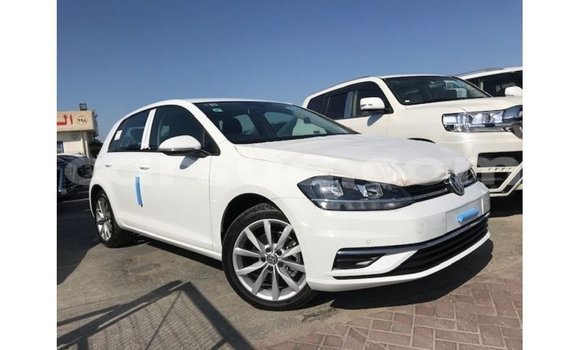 Acheter Import Voiture Volkswagen Golf Blanc à Import - Dubai, Barh el Gazel