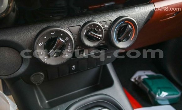 Acheter Import Voiture Toyota Hilux Blanc à Import - Dubai, Barh el Gazel Acheter Import Voiture Toyota Hilux Blanc à Import - Dubai, Barh el Gazel