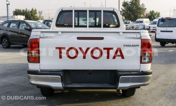 Acheter Import Voiture Toyota Hilux Blanc à Import - Dubai, Barh el Gazel Acheter Import Voiture Toyota Hilux Blanc à Import - Dubai, Barh el Gazel