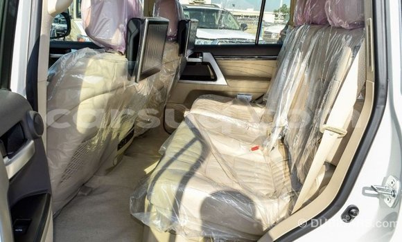 Acheter Import Voiture Toyota Land Cruiser Blanc à Import - Dubai, Barh el Gazel Acheter Import Voiture Toyota Land Cruiser Blanc à Import - Dubai, Barh el Gazel
