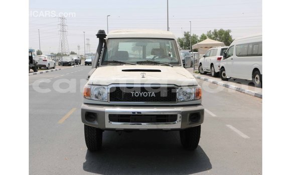 Acheter Import Voiture Toyota Land Cruiser Blanc à Import - Dubai, Barh el Gazel Acheter Import Voiture Toyota Land Cruiser Blanc à Import - Dubai, Barh el Gazel
