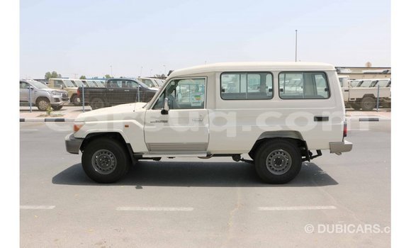 Acheter Import Voiture Toyota Land Cruiser Blanc à Import - Dubai, Barh el Gazel Acheter Import Voiture Toyota Land Cruiser Blanc à Import - Dubai, Barh el Gazel
