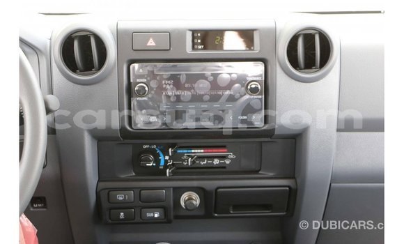 Acheter Import Voiture Toyota Land Cruiser Blanc à Import - Dubai, Barh el Gazel Acheter Import Voiture Toyota Land Cruiser Blanc à Import - Dubai, Barh el Gazel
