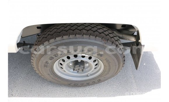 Acheter Import Voiture Toyota Land Cruiser Blanc à Import - Dubai, Barh el Gazel Acheter Import Voiture Toyota Land Cruiser Blanc à Import - Dubai, Barh el Gazel