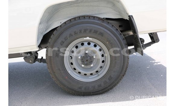 Acheter Import Voiture Toyota Land Cruiser Blanc à Import - Dubai, Barh el Gazel Acheter Import Voiture Toyota Land Cruiser Blanc à Import - Dubai, Barh el Gazel