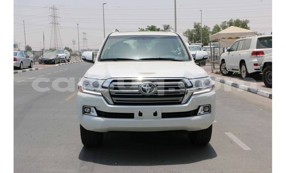 Acheter Import Voiture Toyota Land Cruiser Blanc à Import - Dubai, Barh el Gazel Acheter Import Voiture Toyota Land Cruiser Blanc à Import - Dubai, Barh el Gazel