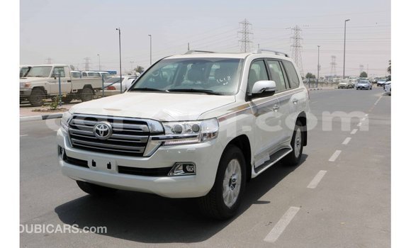 Acheter Import Voiture Toyota Land Cruiser Blanc à Import - Dubai, Barh el Gazel Acheter Import Voiture Toyota Land Cruiser Blanc à Import - Dubai, Barh el Gazel