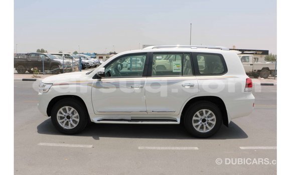 Acheter Import Voiture Toyota Land Cruiser Blanc à Import - Dubai, Barh el Gazel Acheter Import Voiture Toyota Land Cruiser Blanc à Import - Dubai, Barh el Gazel