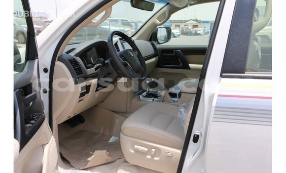 Acheter Import Voiture Toyota Land Cruiser Blanc à Import - Dubai, Barh el Gazel Acheter Import Voiture Toyota Land Cruiser Blanc à Import - Dubai, Barh el Gazel