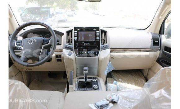 Acheter Import Voiture Toyota Land Cruiser Blanc à Import - Dubai, Barh el Gazel Acheter Import Voiture Toyota Land Cruiser Blanc à Import - Dubai, Barh el Gazel