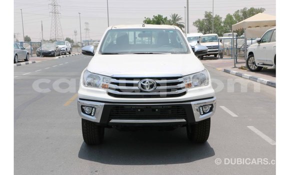 Acheter Import Voiture Toyota Hilux Blanc à Import - Dubai, Barh el Gazel Acheter Import Voiture Toyota Hilux Blanc à Import - Dubai, Barh el Gazel