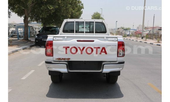 Acheter Import Voiture Toyota Hilux Blanc à Import - Dubai, Barh el Gazel Acheter Import Voiture Toyota Hilux Blanc à Import - Dubai, Barh el Gazel