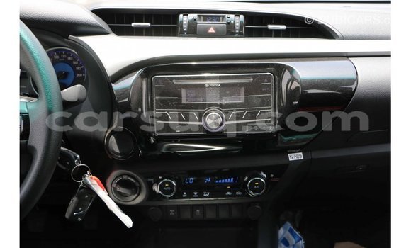 Acheter Import Voiture Toyota Hilux Blanc à Import - Dubai, Barh el Gazel Acheter Import Voiture Toyota Hilux Blanc à Import - Dubai, Barh el Gazel