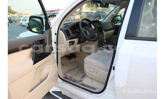 Acheter Import Voiture Toyota Land Cruiser Blanc à Import - Dubai, Barh el Gazel Acheter Import Voiture Toyota Land Cruiser Blanc à Import - Dubai, Barh el Gazel