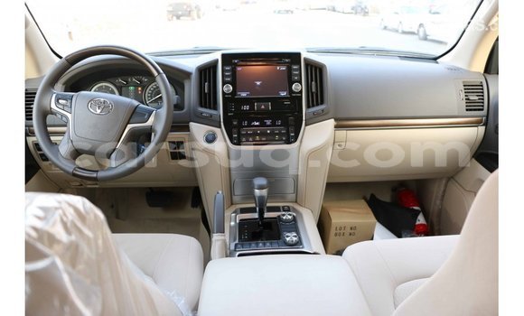 Acheter Import Voiture Toyota Land Cruiser Blanc à Import - Dubai, Barh el Gazel Acheter Import Voiture Toyota Land Cruiser Blanc à Import - Dubai, Barh el Gazel