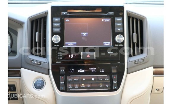 Acheter Import Voiture Toyota Land Cruiser Blanc à Import - Dubai, Barh el Gazel Acheter Import Voiture Toyota Land Cruiser Blanc à Import - Dubai, Barh el Gazel