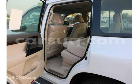 Acheter Import Voiture Toyota Land Cruiser Blanc à Import - Dubai, Barh el Gazel Acheter Import Voiture Toyota Land Cruiser Blanc à Import - Dubai, Barh el Gazel